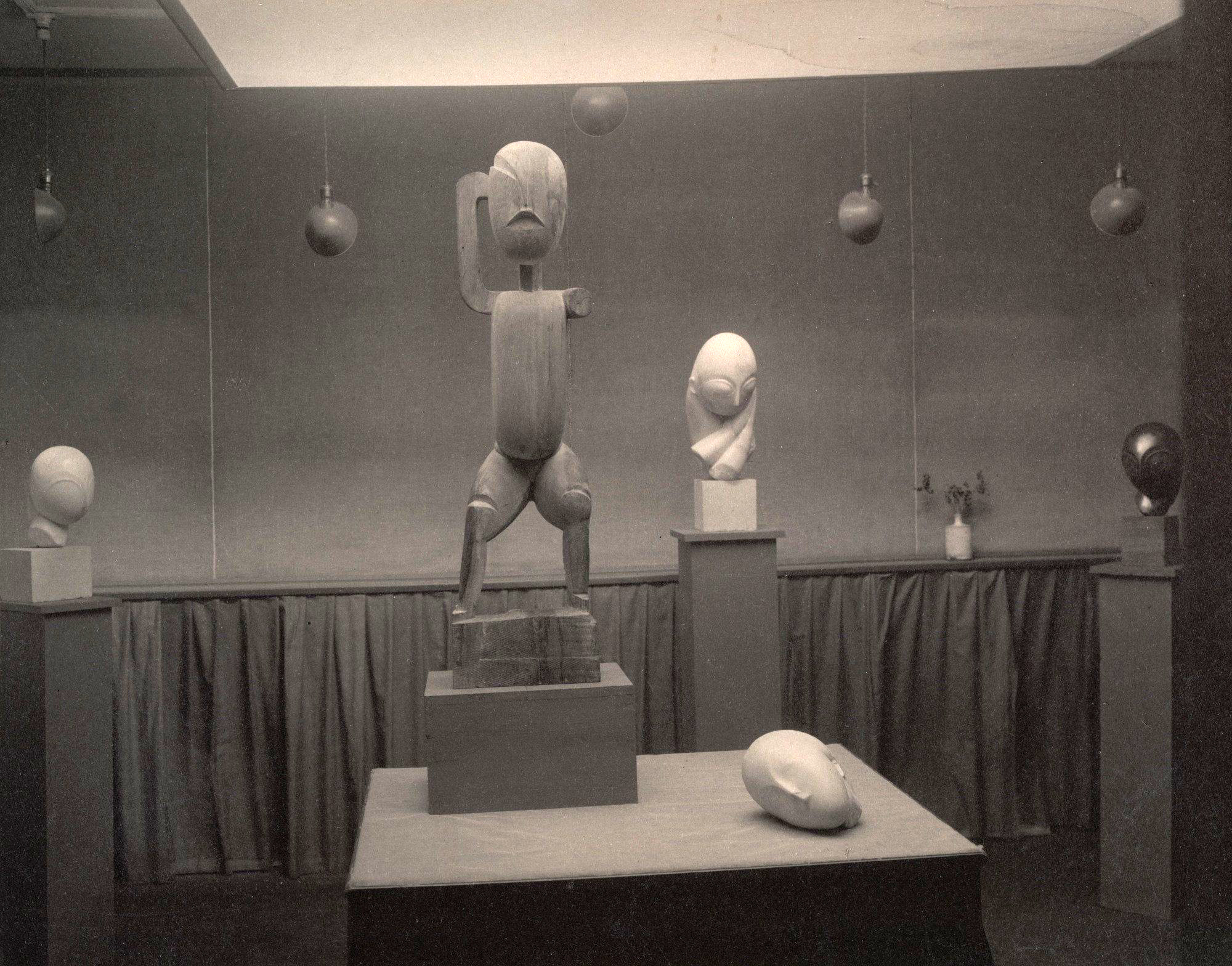 Alfred Stieglitz, galleria 291 - Esposizione Constantin Brancusi, 1914 Alfred Stieglitz, galleria 291 - Constantin Brancusi, Scultura 1914