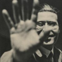 Laszlo-Moholy-Nagy-Autoritratto con mano, 1925